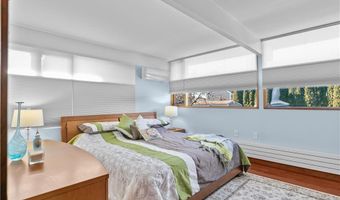 10 Ocean View Dr, Middletown, RI 02842