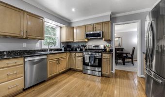 1128 HALESWORTH Dr, Rockville, MD 20854