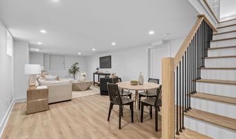 2777 Donna Dr, Columbus, OH 43220