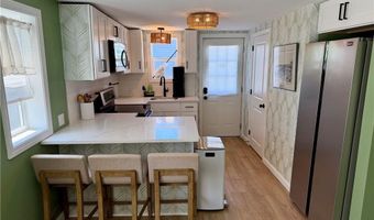 3 Clinton St A, Newport, RI 02840