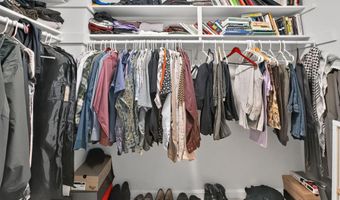 8 CANTERBURY Sq 304, Alexandria, VA 22304