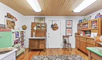 1748 Georgia St, Alford, FL 32420
