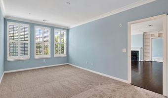 4950 BRENMAN PARK Dr 308, Alexandria, VA 22304
