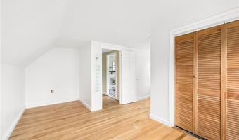 15 Preston Dr, North Kingstown, RI 02852