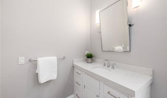 50 School St 5, Newport, RI 02840