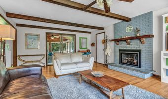 8 Sassafras Ln, Clinton, CT 06413