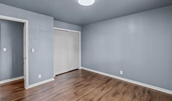 1304 S Adams Ave, Aurora, MO 65605