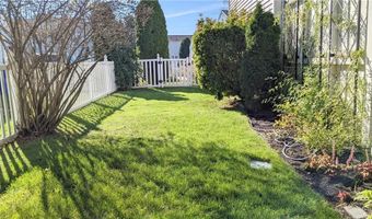 4 Spinnaker Dr, East Providence, RI 02915