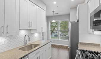 5947 FOUNDERS HILL Dr 201, Alexandria, VA 22310
