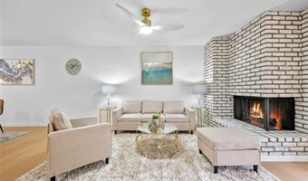 1055 KENSINGTON PARK Dr 205, Altamonte Springs, FL 32714