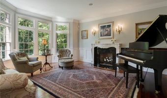25 Westfield Dr, East Greenwich, RI 02818
