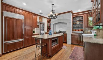 82 W 34TH St, Bayonne, NJ 07002