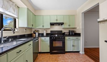 7 Sutton Pl 7, Bloomfield, CT 06002
