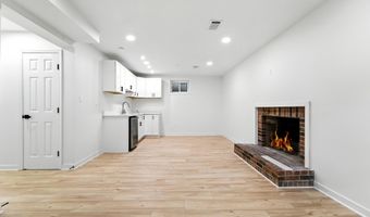 2339 N POWHATAN St, Arlington, VA 22205