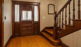 744 Hammond St, Bangor, ME 04401