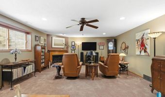 1609 S Locust Ave, Brandon, SD 57005