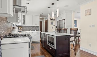 123 Columbus Blvd, Amityville, NY 11701