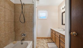 25 B Statesboro Dr, Belle Fourche, SD 57717