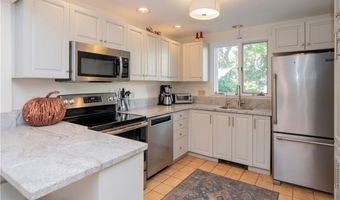 14 Lee Ave, Newport, RI 02840