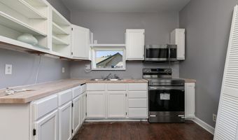 827 S Griffith Ave, Aurora, MO 65605