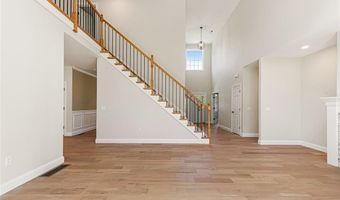 8 Lyn Ct, Cumberland, RI 02864