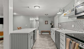 66 Girard Ave 114, Newport, RI 02840