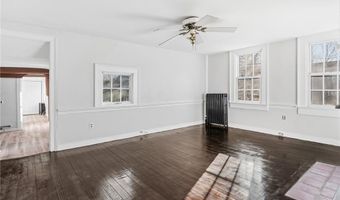 1382 Hope St, Bristol, RI 02809
