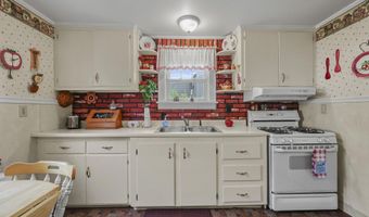 15 Summit Ave, Adams, MA 01220