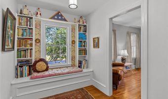 1220 Hope St, Bristol, RI 02809