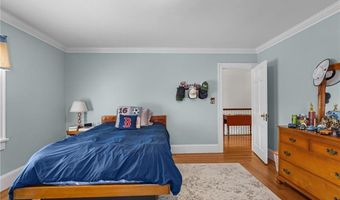 60 Ayrault St, Newport, RI 02840