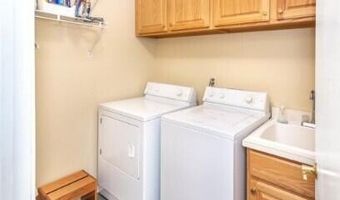 2734 Winter Garden Ct, Ann Arbor, MI 48105