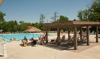 1011 Heimat Haus Dr, Grove City, OH 43123