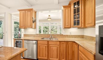 545 Ashland Creek Dr, Ashland, OR 97520