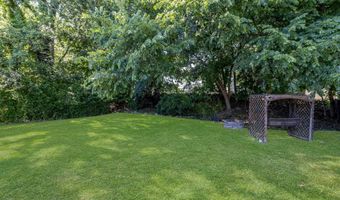 100 Loftus Cir, Bridgeport, CT 06606