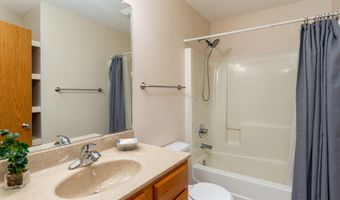4817 Waller St, Ames, IA 50014