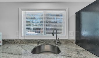 21 Park Ave, Bayville, NJ 08721
