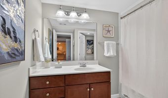 4163 S FOUR MILE RUN Dr 301, Arlington, VA 22204