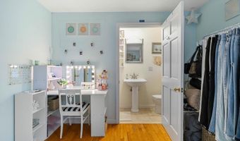 73 Airline Rd, Clinton, CT 06413