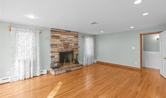 2 Oak Grove Blvd, North Providence, RI 02911