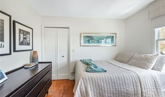7 Maloney Ln, Middletown, RI 02842