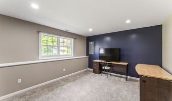 24 Ken Oaks Dr, Danbury, CT 06810