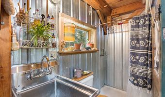 137 Pleasant Valley Rd, Brattleboro, VT 05301