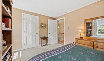 64 Colonial Vlg, Falmouth, ME 04105