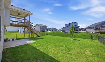 706 NE Country Meadow Dr, Ankeny, IA 50021