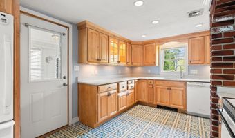 22 Oakland Cir, Abington, MA 02351