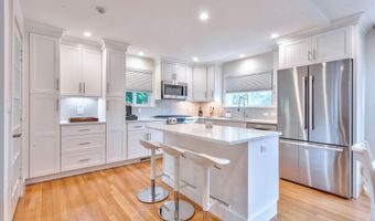 82 Thimble Island Rd, Branford, CT 06405