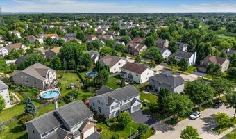 2317 Barrett Dr, Algonquin, IL 60102