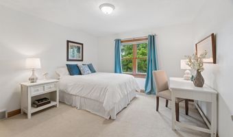 208 E APPLE CREEK Rd, Appleton, WI 54913