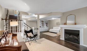 35 Ridgeview Circle Ct, Ballwin, MO 63021