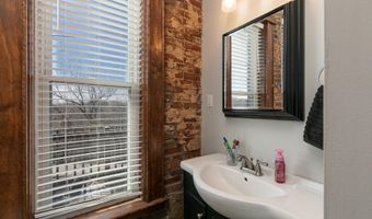 207 W Main St, Ash Grove, MO 65604